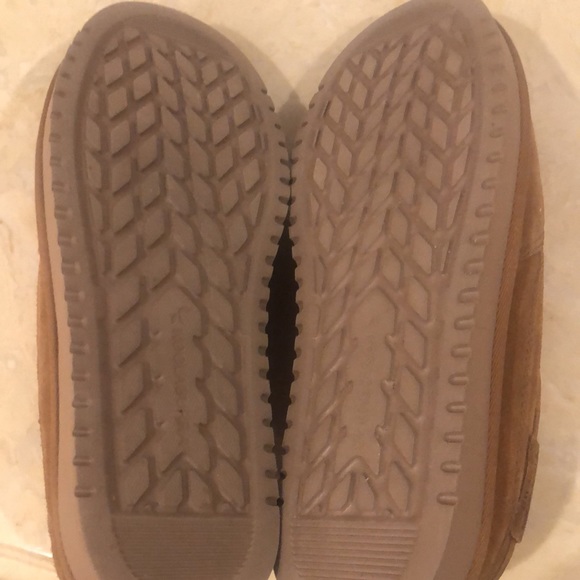 Koolaburra by UGGS Genuine Suede Leather Slippers - Picture 6 of 8